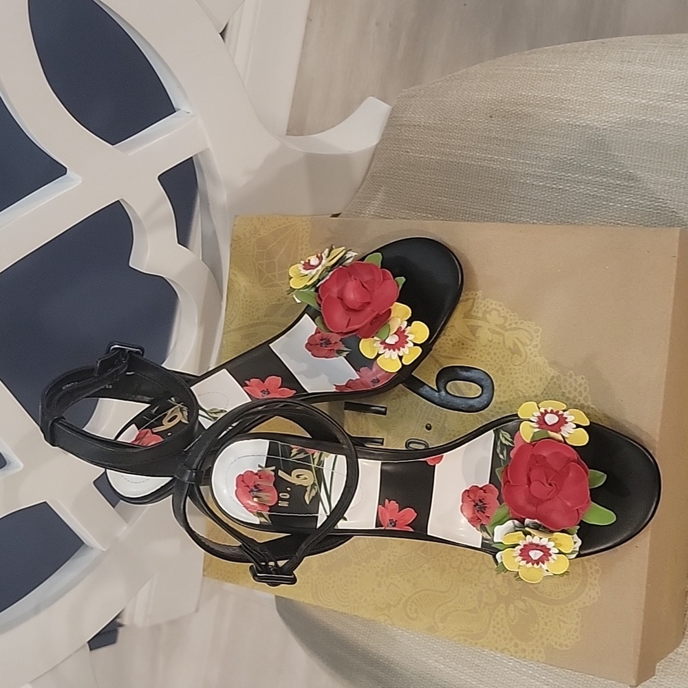 Mix NO. 6 floral heeled sandals. Super Fun and Cute summery dressy sandals.